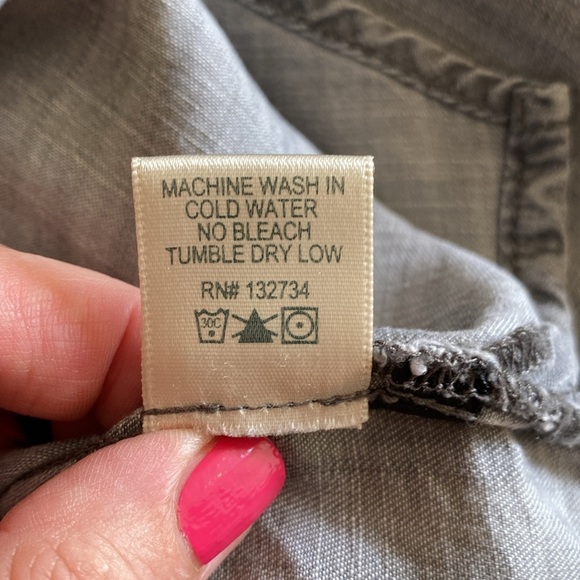 Bella Dahl V Neck Two Pocket Denim Shirt - Gray - Small - Picture 6 of 6